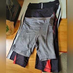 Bundle of gym wear Crop leggins Nike, Tek Gear size M, short Rainbeau size L